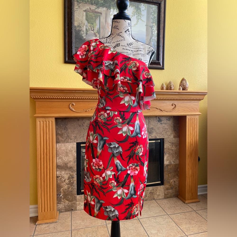 Fitted one shoulder floral dress